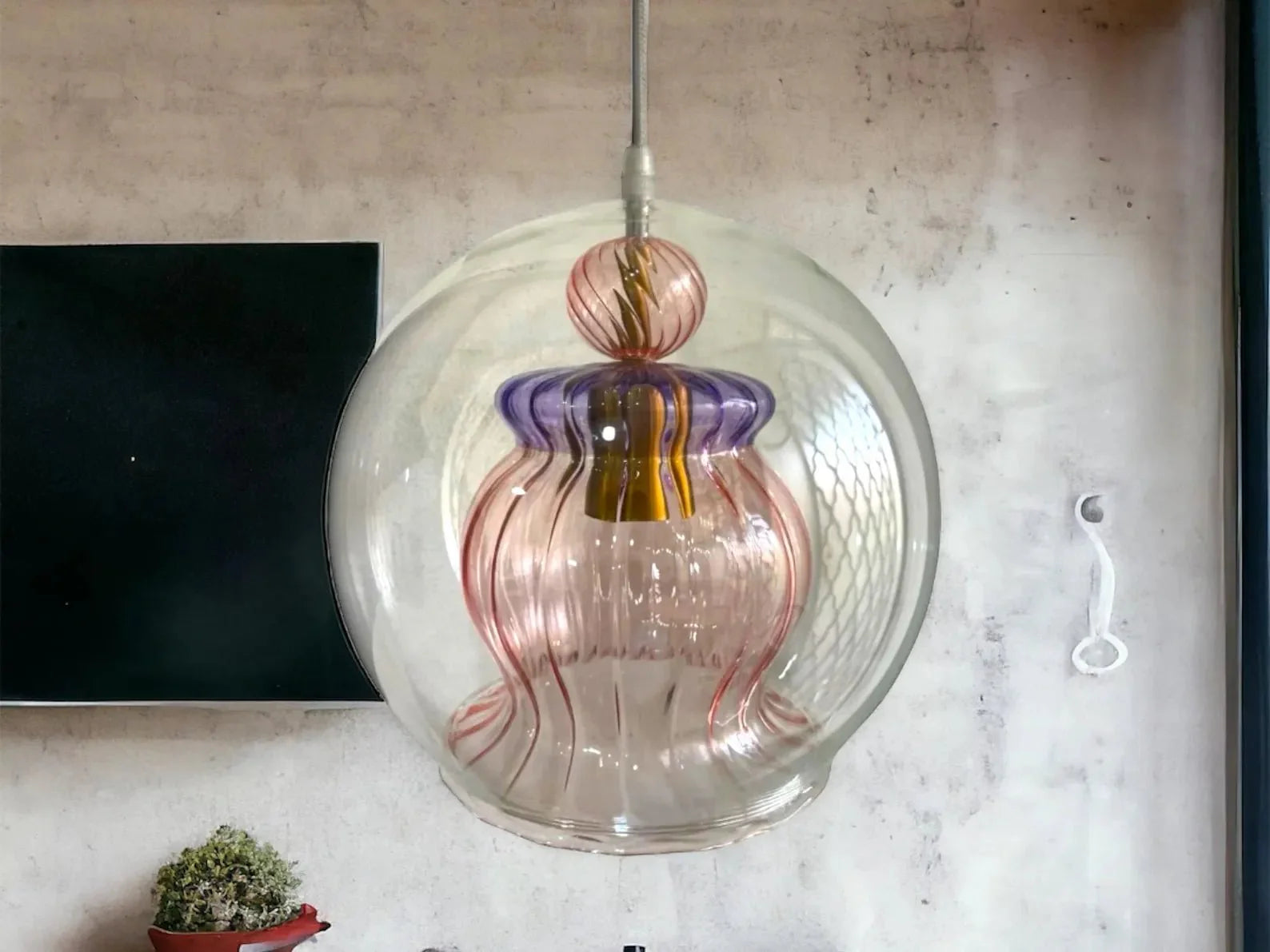 Aurora Glow pendant: Blown glass light pendant for home decor custom colours | Les Trois Pyramides