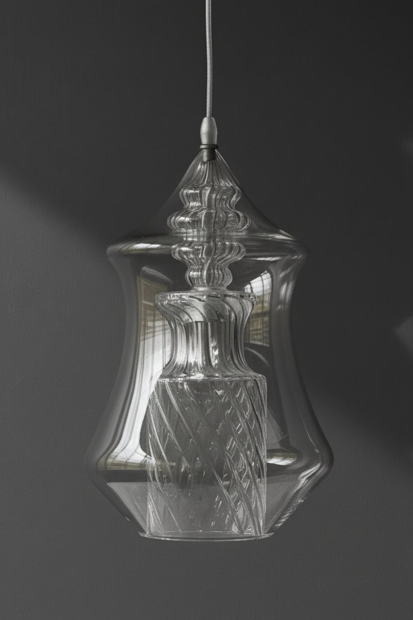 Hand-Blown Clear Glass Pendant – Modern Decorative Ceiling Light
- Les Trois Pyramides.