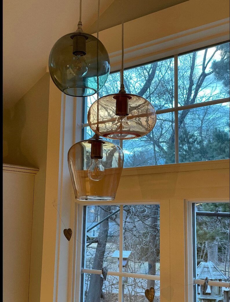 Set of three blown glass light pendants for office decor - Les Trois Pyramides